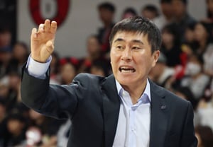 "KCC's three-game losing streak": Head coach Lee Sang-min sighs, "We were stuck at 59 points for too long; I think the feeling of being chased made us rush"