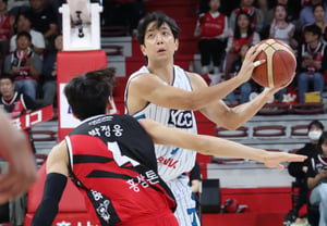 [Foto] Heo Hoon: ¿Derecha? ¿Izquierda?