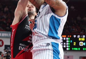 [Foto] Sean Long, "domina con facilidad a Muni"