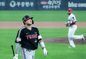 [フォト] 「8回表に三振で退く」イ・ジェウォン