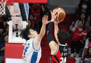 [Photo] Moon Yu-hyun "Clean three-pointer past Kim Dong-hyun"