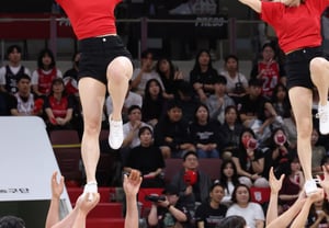 [Photo] Giye-dan cheerleaders, floating in mid-air