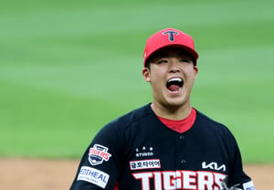 [Official] KIA's Bold Pitching Decision: Why Did They Start Shiraoka Instead of 12-Win Yang Hyeon-jong, Who Has a 7.71 ERA Against LG? Cornered LG Previews All-Out Effort with 'Wild Card Hero' Carlos Karasco