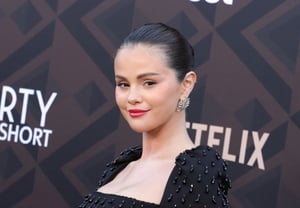 Selena Gomez, finalmente habló sobre el cambio en su voz: "Por culpa de los cigarrillos electrónicos" [Tema de estrellas mundiales]