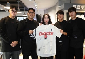 'Jeon Jun-woo and Kim Won-jung as Baristas' Lotte Holds 3rd Dream Cafe to Support the Independence of People with Developmental Disabilities