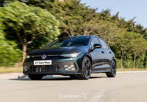 ハットヘッチのアイコンが、さらに特別に··· フォルクスワーゲン「ゴルフ GTI ダークモス リミテッドエディション」