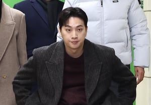 Park Wi, aware of 'disability mockery → adopted daughter controversy'... quietly deleting videos [Star Issue]