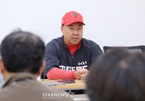 [フォト] イ・ボムホ「カラスコ攻略法を見つけた'