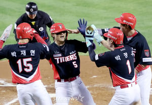 [★Béisbol] Jonrón con las bases llenas en la 2ª entrada: Kim Do-young, "Voy a ver al león. ¡Por eso se llama Doni-sal!"