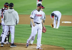 [Photo] Taken out in the second inning, head down: KARAasco