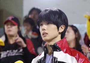[Foto] Ji-seong de NCT: ¿Será el último lanzador de honor en el estadio Jamsil?