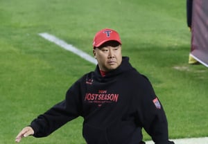 [フォト] イ・ボムホ監督「ファンの応援のおかげ」
