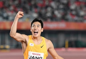 'Visually impaired sprinter' Jang Min-ho sets Asian record in 100m at Asian Para Games, wins gold medal
