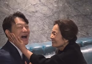 Jo Sung-ha, conmovido al ver en persona a Kim Hye-ja, rodeada de rumores sobre su estado de salud: "Sigue actuando mucho tiempo"