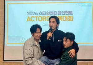 宋承宪、李光洙被高高举起……李东旭也齐聚一堂,经纪公司运动会现场曝光