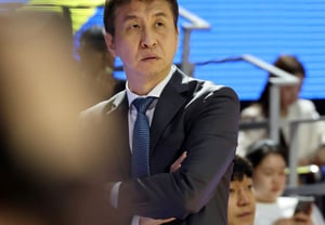 [Foto] El entrenador Kim Sang-sik de Samsung, dirigiendo ante KCC