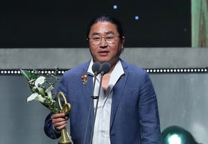 【官方】导演金汉民与盘索里名唱李素英结婚……正与朴宝剑筹备新作《刀》