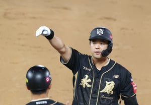 [Oficial] «Su último hit fue un jonrón»: Mun Sang-chul, miembro fundador de KT → primer título combinado → héroe del Juego 1 de la Serie Coreana, se retira... Punto final a 12 años como leal a un solo club