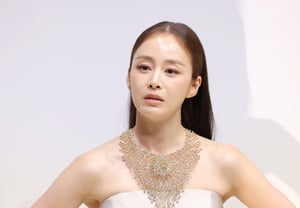 'Bà xã của Bi' Kim Tae-hee, để lại việc nuôi dạy hai con gái..Nhan sắc hiện tại ở tuổi 46 [Vấn đề sao]