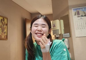 Oh Ji-hyun, who once met Lee Hyori and Lee Sang-soon, shares her battle with ovarian cancer at age 25: "Even on days when my hands tremble, I keep folding colored paper"