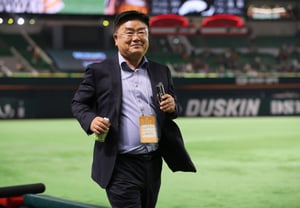 【专访】“即将离任”的斗山熊金泰龙本部长:“我真是个幸运的人,来到熊队后……感谢球迷们如此热爱棒球。”