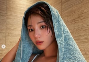 La "diosa de la pureza" japonesa del gravure con "glúteos de 100 cm" revela el secreto de su "imponente parte inferior": "Muevo mi cuerpo en la misma medida que como; lo destrozo con kickboxing", levanta 140 kg sin esfuerzo