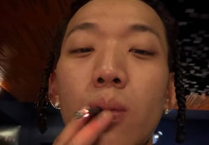 rapper杨洪源不伦疑云爆料者:"没有指定汽车旅馆……索要30万韩元?因为饿了"【Star Issue】