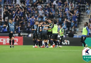 'Yoon Jung-hwan's' Incheon achieves the feat of advancing to Final A in their first season after promotion... Complete 3-1 victory over Jeju, with consecutive goals from Lee Myung-joo, Lee Dong-ryul, and Lee Chung-yong [Incheon On-Site Review]