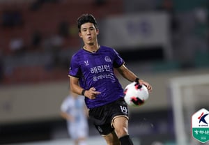 “时隔整整6个月终于破门”……“感谢大家始终相信并支持我这个进不了球的 striker（前锋）”，倾诉心路历程的金云 [安养现场]