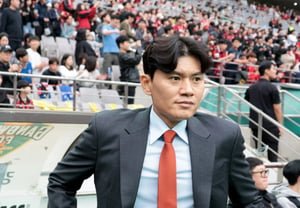 [フォト] 「自力優勝に挑むFCソウルとの一戦に備え」江原チョン・ギョンホ監督