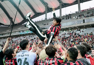[Ảnh] 'Vô địch sau 10 năm' Huấn luyện viên Kim Ki-dong của FC Seoul