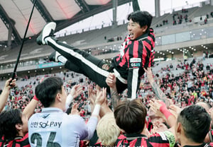 [Ảnh] 'Không thể cưỡng lại được!' Huấn luyện viên Kim Ki-dong của FC Seoul