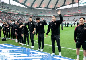 [フォト] 「FCソウルコーチたちの勝利セレモニー」