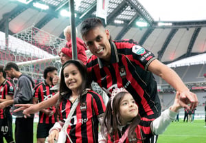 [フォト] 「FCソウルのホイズ、二人の娘と共にする勝利セレモニー」