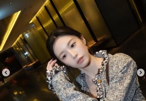 Ko Yun-jung, belleza de diosa incluso con el movimiento… digna de colgarse en un póster de bar hace 10 años