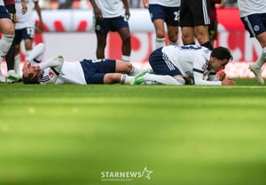 “How could this happen?” Two players collapsed in a pool of blood right in front of Hwang Hee-chan, and even the perpetrator is “apologizing profusely”... “I am incredibly sorry”