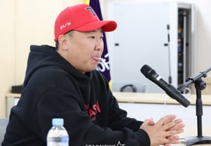 [Ảnh] Huấn luyện viên Lee Beom-ho 'Dễ dàng hơn một ngày'