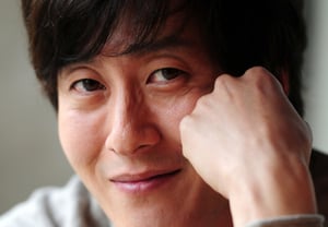T.O.P, que compró 40 platos de sushi en el cumpleaños de un actor de reparto: el difunto Kim Joo-hyuk... "Lamento la noticia de su fallecimiento, lloré a gritos y estoy agradecido": la confesión conmovida de Oh Dae-hwan [Star Issue]