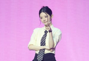 ILLIT's Minju: "I'm going to arrest you!" [★Photo]