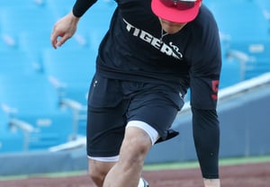 [Foto] Kim Do-young: "No hay hueco para que la pelota se escape"
