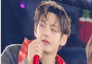 BTS V, 'Messi vô địch' — quốc ca ứng viên của Argentina "Muchachos" được hát đầu tiên, sân vận động biến thành sân bóng đá[K-EYES]
