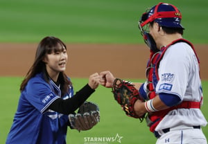 [Photo] Baek Ha-na urges victory for Kang Min-ho