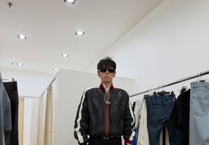 「麻薬犯」トップ、これが何のファッション? 『♥ナナ』との公開恋愛の中で難解なスタイリング