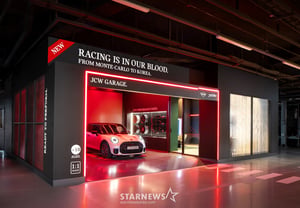 世界初の「JCWガレージ」登場··· MINI、盆唐で出会うレーシング感覚