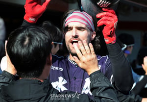 "Please let the fans come in too" — The players themselves asked for it! KT makes a sudden decision to open two Korean Series practice games on the 28th and 30th free of charge [Suwon On-Site]