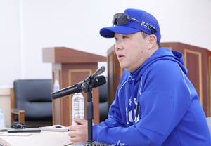[Foto] El director Park Jin-man: «Hay que aprovechar bien el viento del sureste»