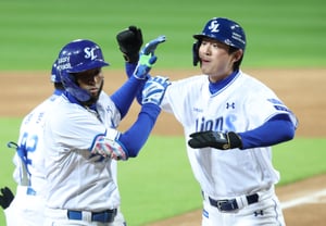[フォト] ディアス「花で殴るなと言っただろう」