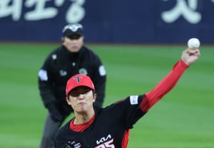 [Photo] Lee Yi-ri, made a relief appearance in the 5th inning but...