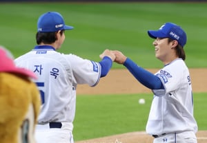 FA目前なのにマジで?「秋の野球に真剣な大邱のローカルボーイズ、ク・ジャウクとウォン・テインの涙ぐましい闘志