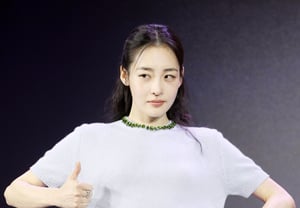 Kim Min-ha, cái nháy của ngón cái [★ẢNH]
